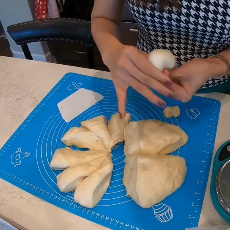 Bước 6 Cán chia bột và tạo hình bánh Bánh mì ngọt nhân đậu đỏ