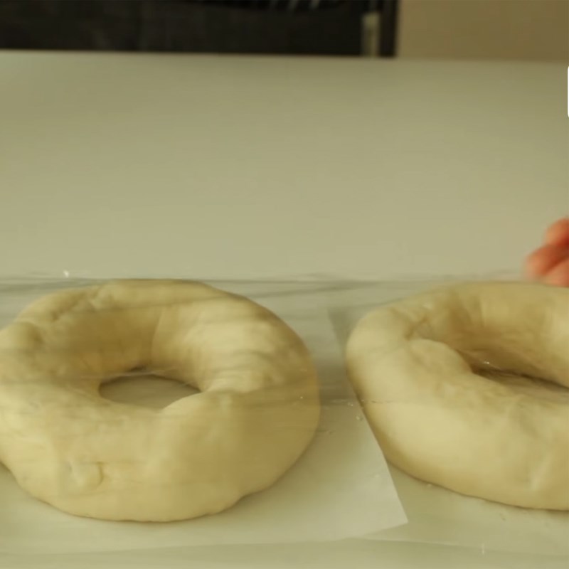 Bước 4 Chia và tạo hình bánh Bánh mì tròn Bagel nhân khoai tây phô mai