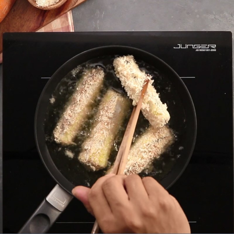 Bước 4 Chiên sandwich Sandwich cuộn cá hộp