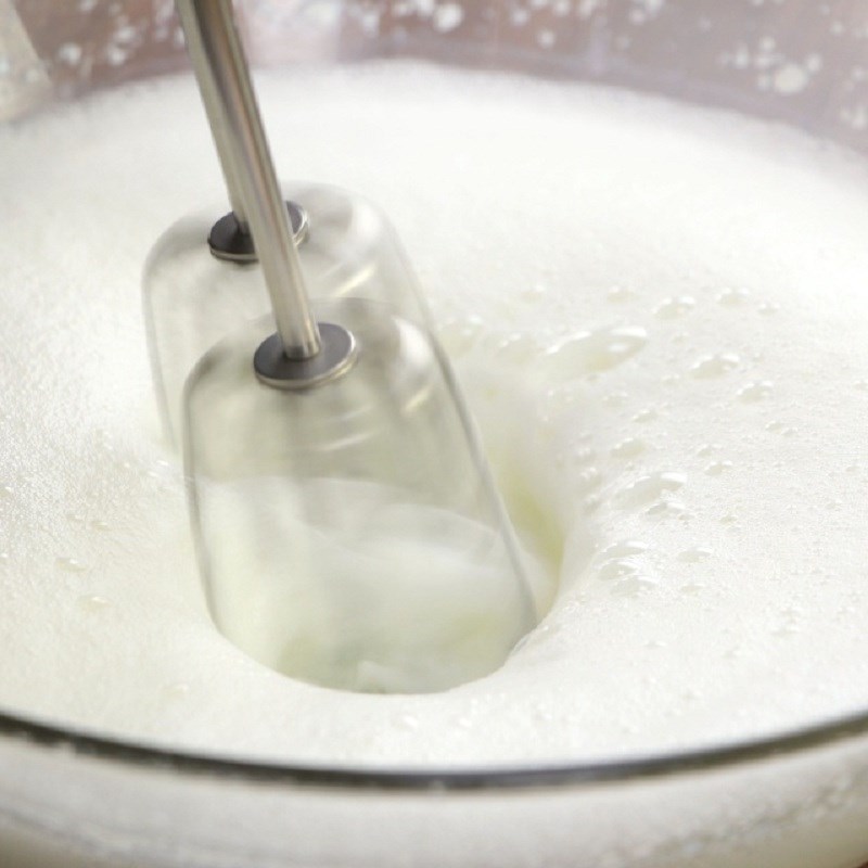 Bước 3 Đánh foam sữa Cappuchino dừa foam sữa tươi