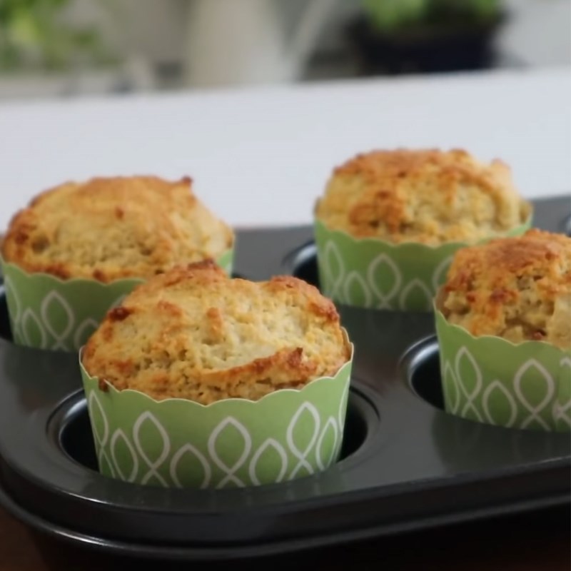 Bước 4 Đổ khuôn và nướng bánh Muffin táo hạnh nhân