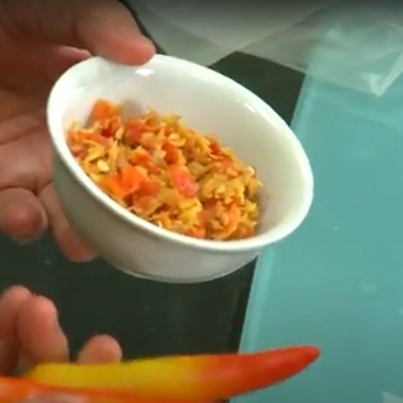 Bước 2 Giã gừng ớt Kim chi ớt chay