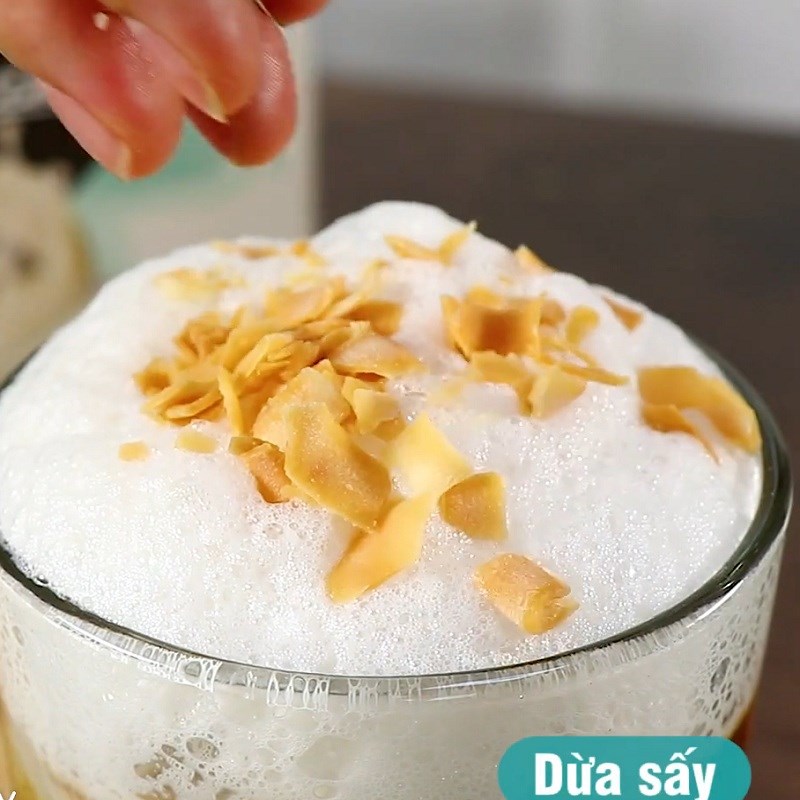 Bước 4 Hoàn thành Cappuchino dừa foam sữa tươi