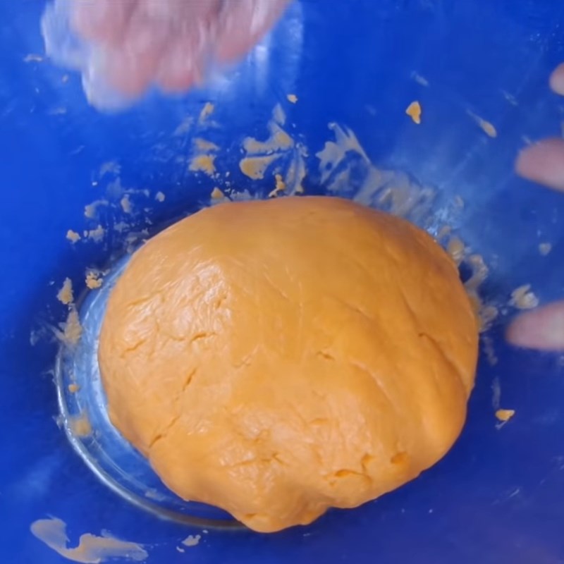 Bước 1 Làm bột bánh Bánh trung thu hình quả cam