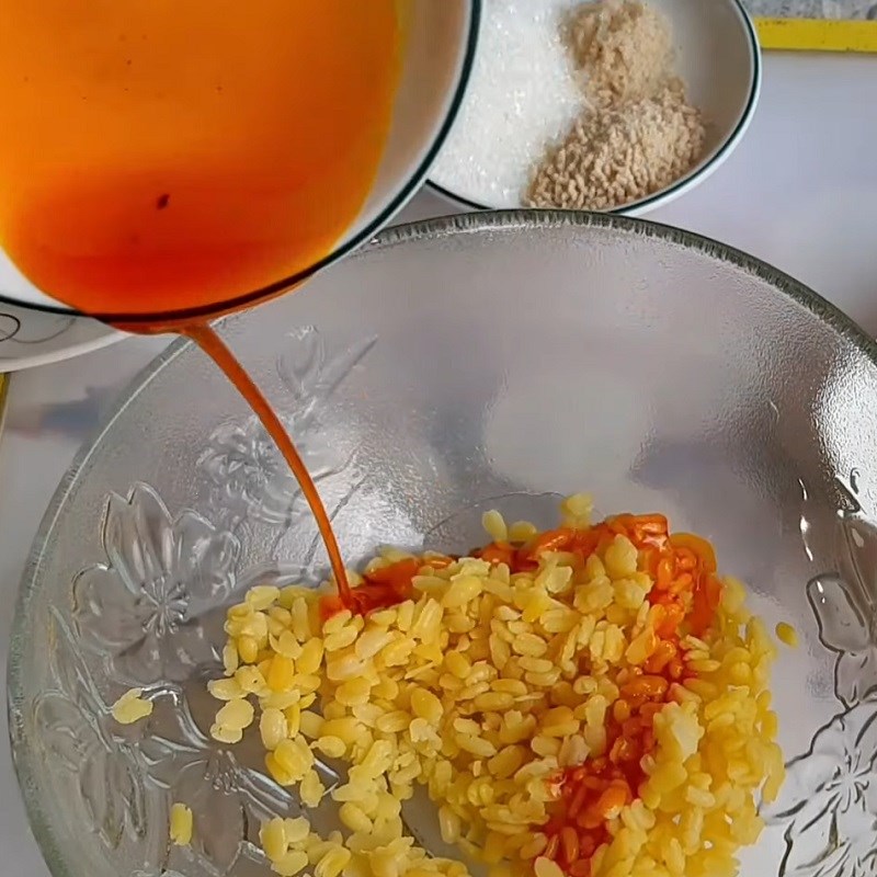 Bước 2 Làm lòng đỏ trứng Trứng ngâm nước tương chay