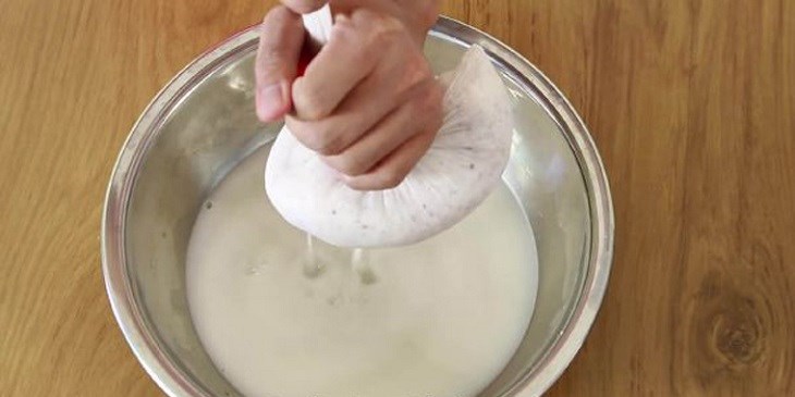 Bước 3 Làm nước cốt dừa sữa tươi Chè bưởi