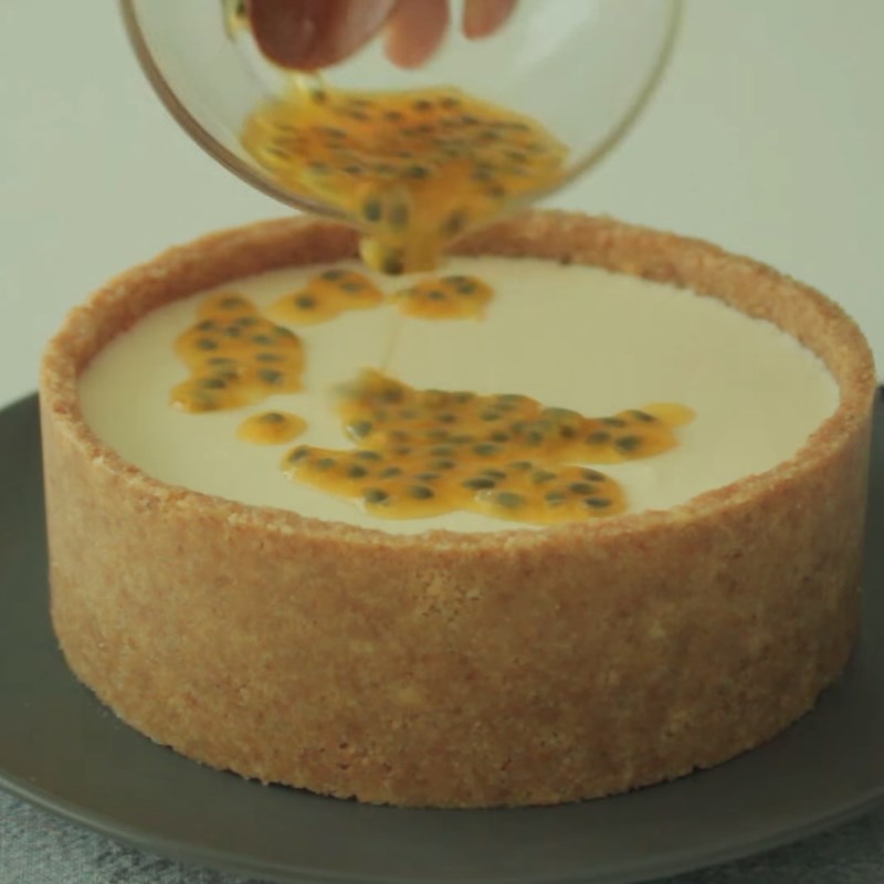 Bước 4 Làm sốt chanh dây Cheesecake chanh dây