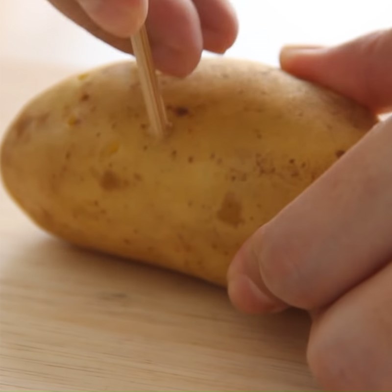 Bước 1 Luộc và nghiền khoai tây Bánh mì khoai tây
