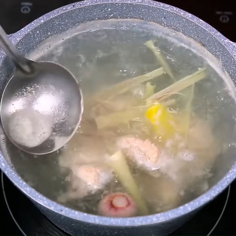 Bước 1 Nấu nước dùng và luộc lươn Súp nấm lươn