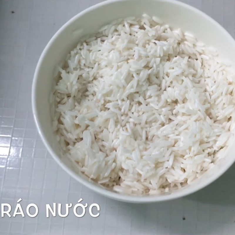 Bước 1 Ngâm gạo Gạo rang gia vị tỏi ớt