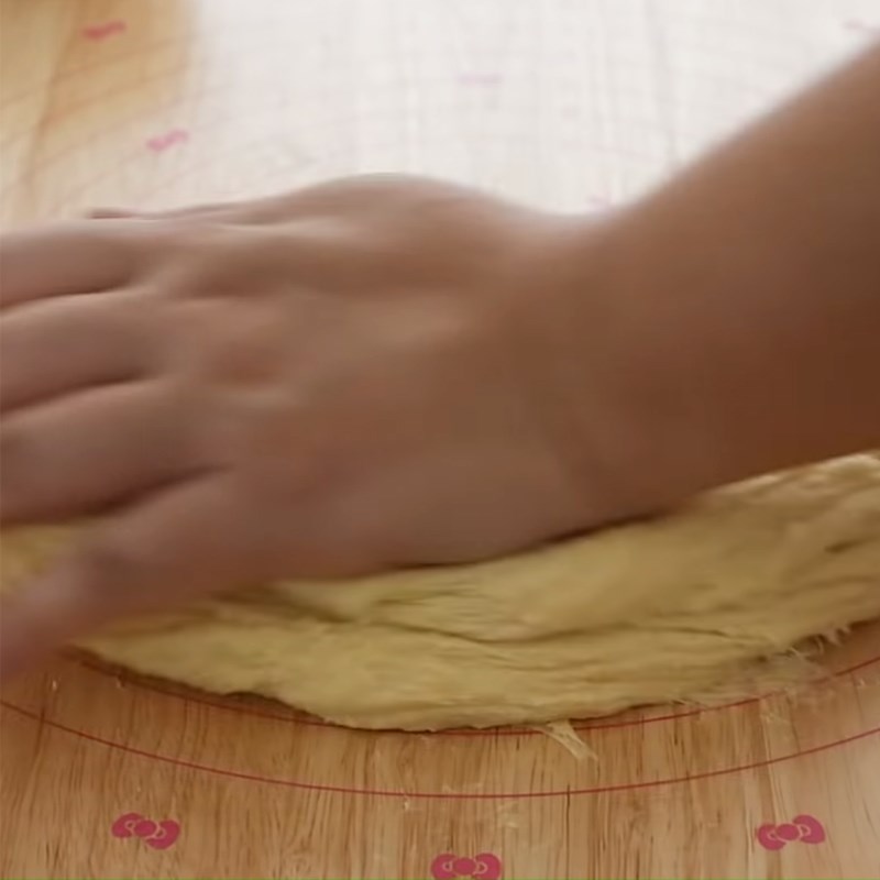 Bước 4 Nhào bột Bánh mì cam