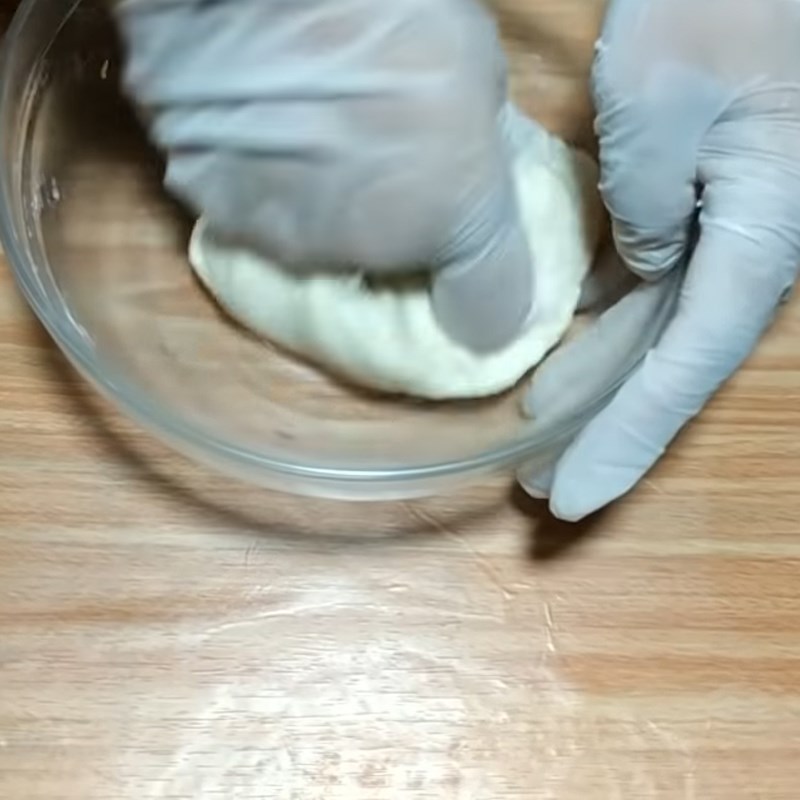 Bước 2 Nhào bột Bánh bao nhân phô mai sữa