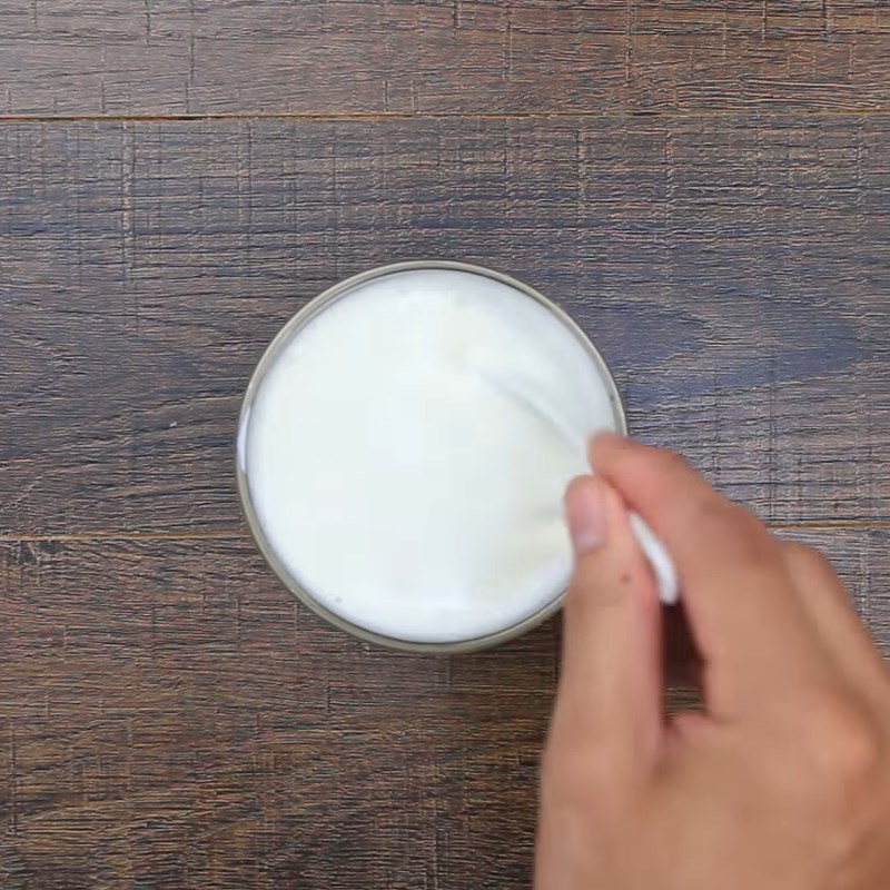 Bước 2 Pha hỗn hợp sữa Bơ nhãn dầm sữa dừa