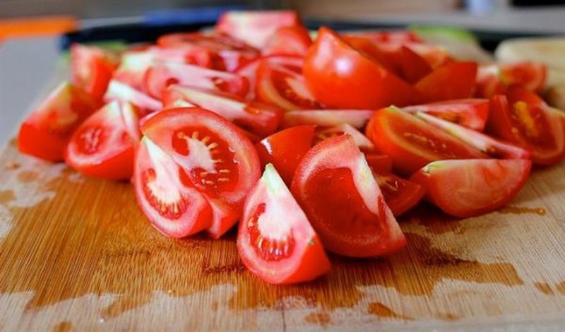 Bước 2 Sơ chế các nguyên liệu khác Mề gà xào cà chua