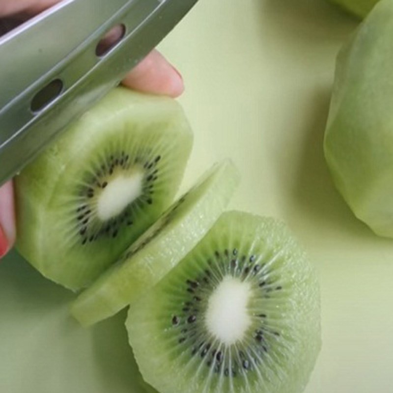 Bước 1 Sơ chế kiwi Sinh tố kiwi sữa chua