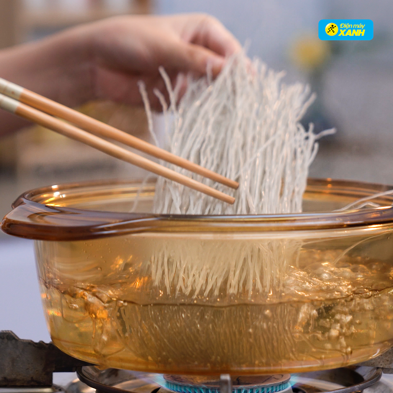 Bước 2 Sơ chế miến Miến cua xào chay