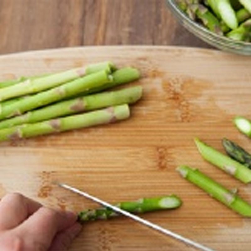 Bước 1 Sơ chế nguyên liệu Súp măng tây