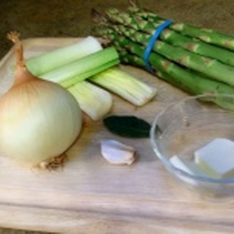 Bước 1 Sơ chế nguyên liệu Súp măng tây