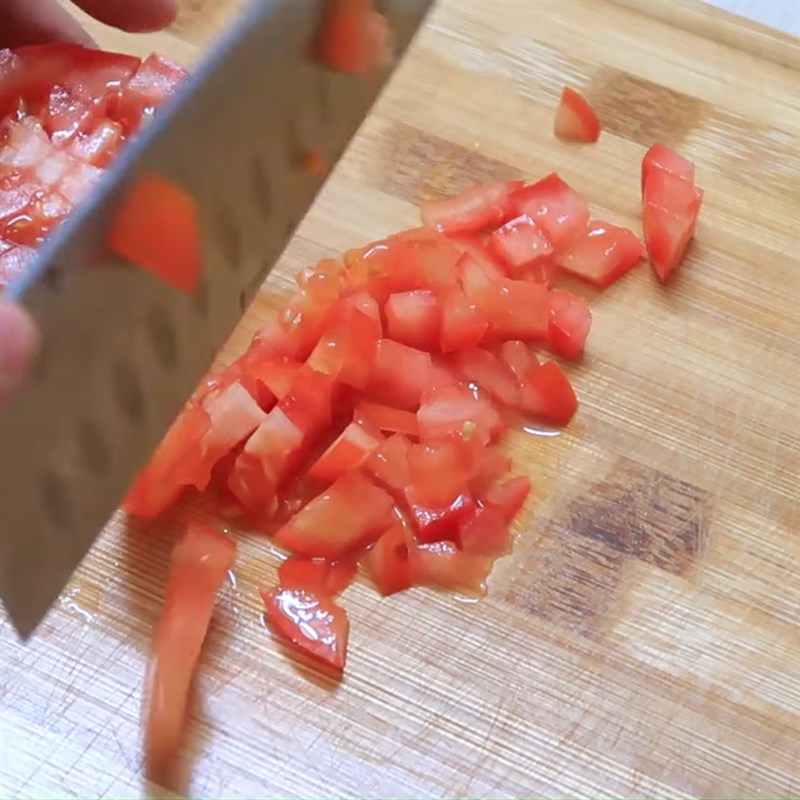 Bước 1 Sơ chế vật liệu Chả cá oi quả cà chua xí muội