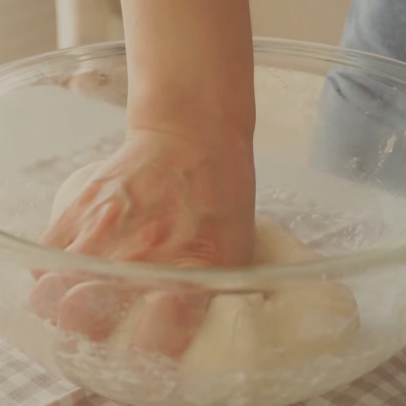 Bước 2 Nhào bột Pizza Chicago