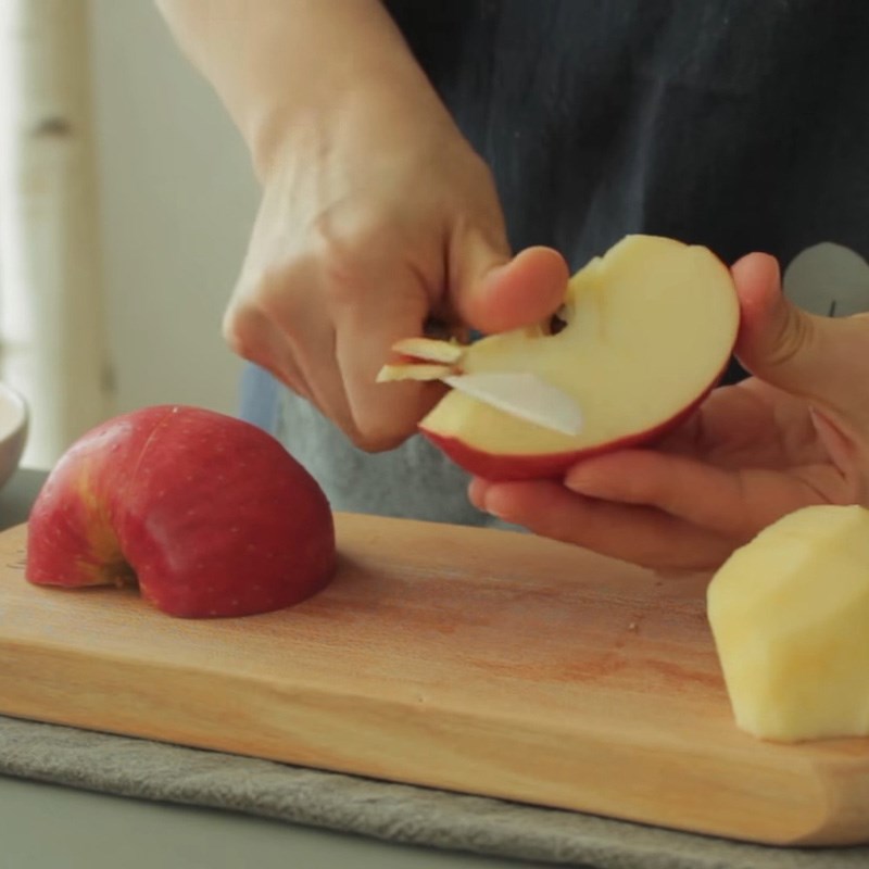 Bước 2 Sơ chế táo Bánh táo nướng vô hình