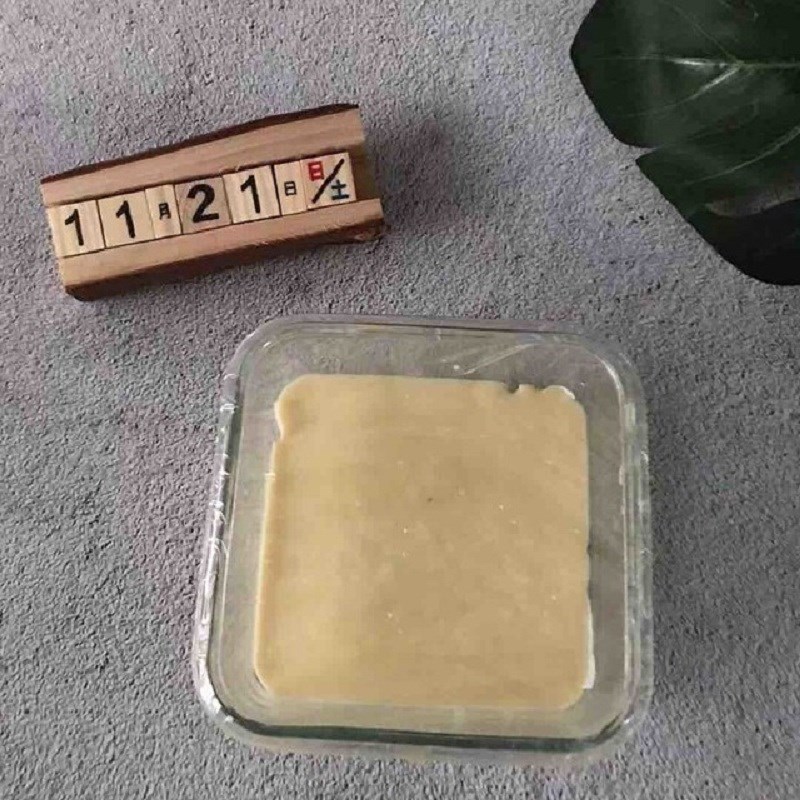 Bước 2 Sơ chế và trộn bột với kiwi Bánh kiwi sữa chua