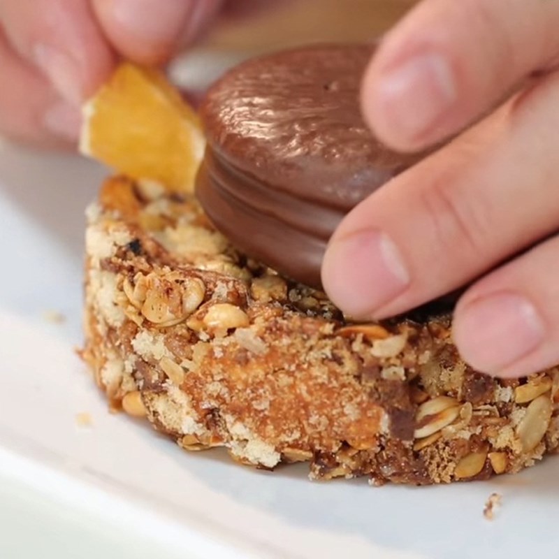Bước 3 Trang trí Bánh hạt Chocopie