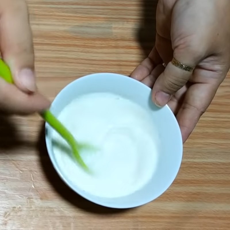 Bước 1 Trộn bột bánh Bánh bao nhân phô mai sữa