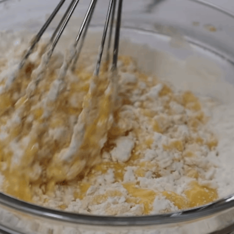 Bước 2 Trộn bột bánh Bánh chiffon sữa chua chanh