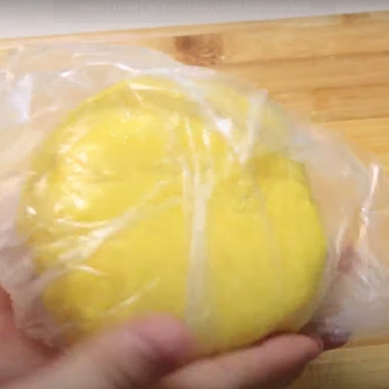 Bước 1 Trộn bột bánh và nhào bột Bánh gối nhân đậu xanh