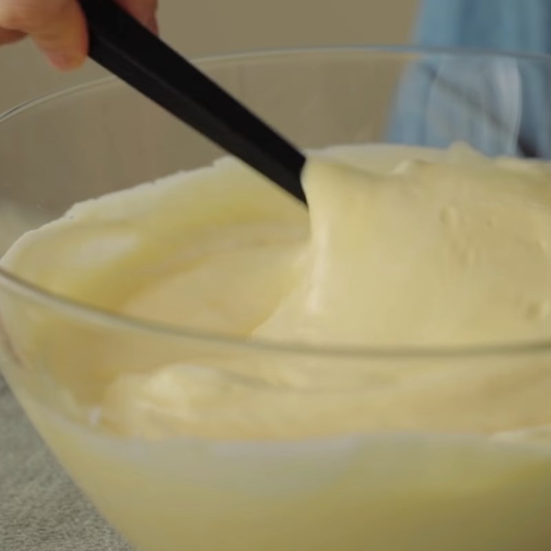 Bước 5 Trộn bột bánh với lòng trắng trứng Bánh bông lan phô mai sữa