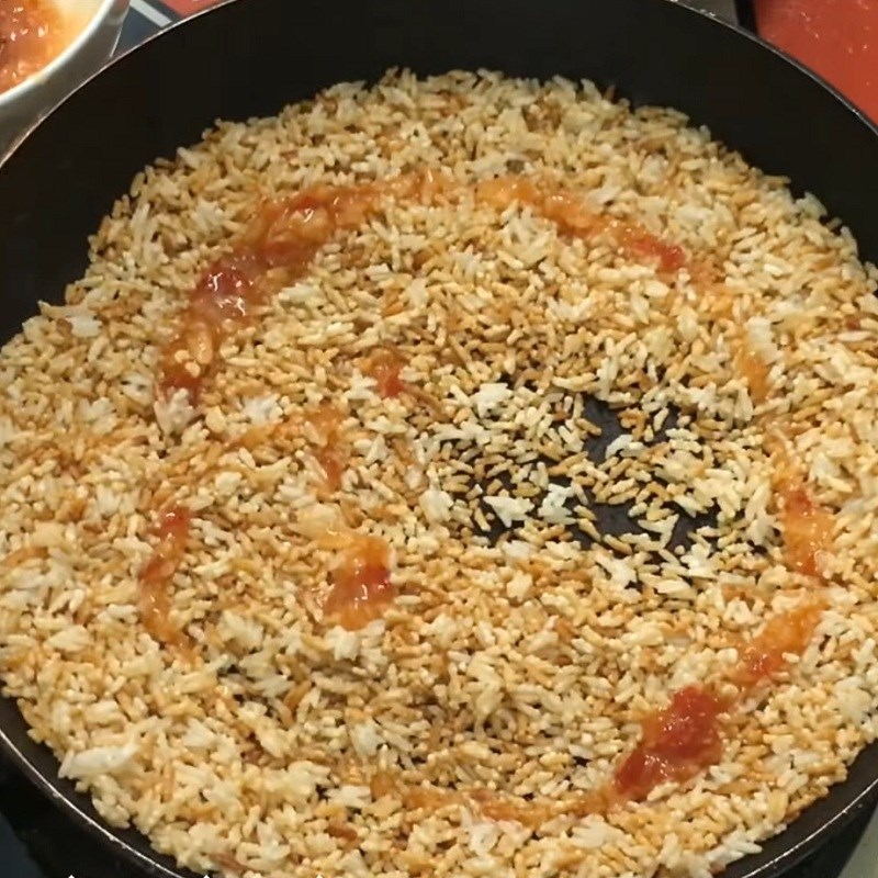 Bước 4 Trộn gia vị Gạo rang gia vị tỏi ớt