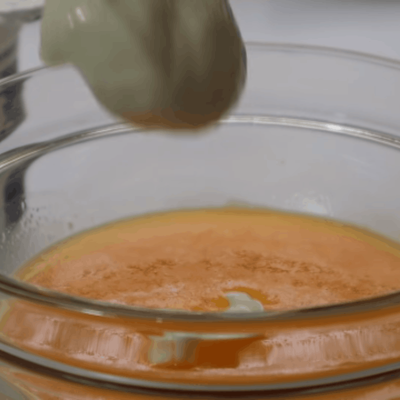 Bước 1 Trộn hỗn hợp lòng đỏ trứng Bánh chiffon sữa chua chanh