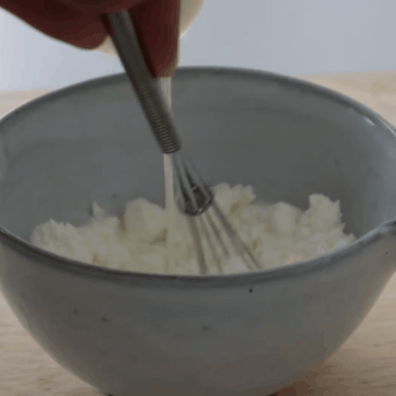 Bước 1 Trộn hỗn hợp sữa Pudding sữa dừa