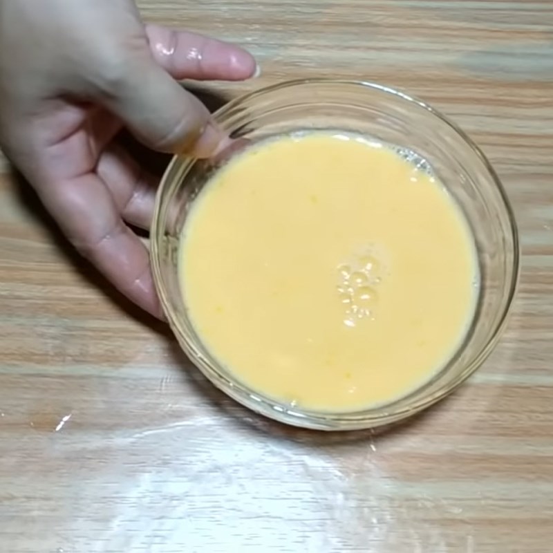 Bước 3 Xay nước cốt cà rốt Bánh bao nhân phô mai sữa