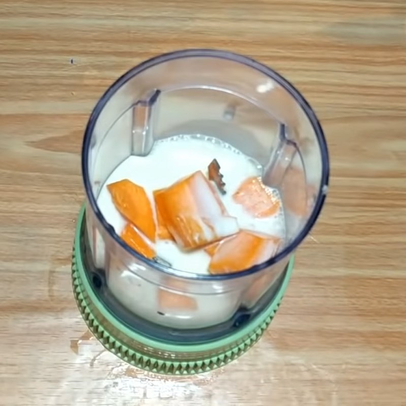 Bước 3 Xay nước cốt cà rốt Bánh bao nhân phô mai sữa