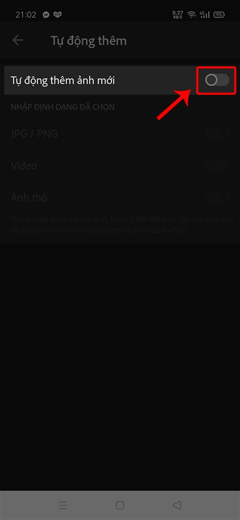 Tại Tự động thêm ảnh mới, gạt nút tròn từ phải sang trái.