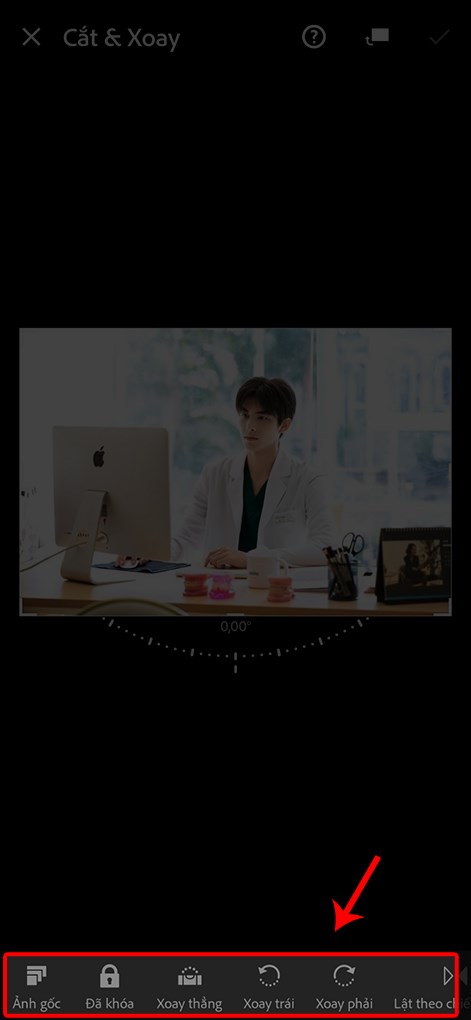 Sử dụng các công cụ như xoay thẳng, xoay phải, xoay trái, lật,...