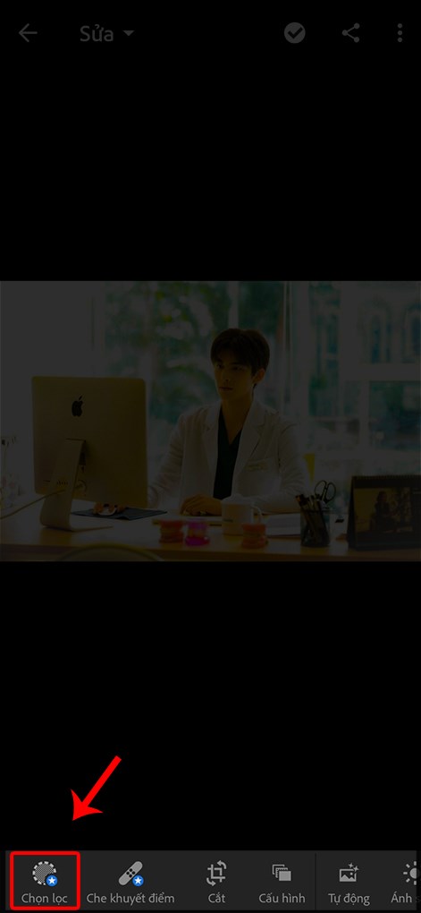 Chọn biểu tượng Chọn lọc phía dưới cùng màn hình ứng dụng.