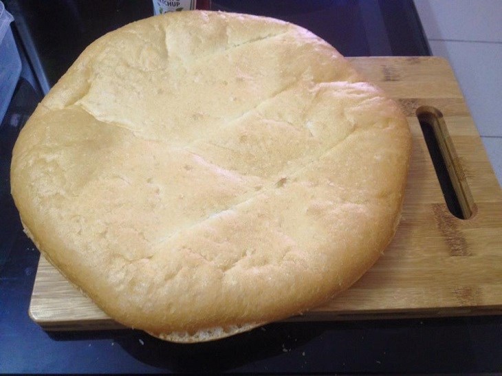 Nguyên liệu món ăn pizza bánh mì bằng chảo kháng dính