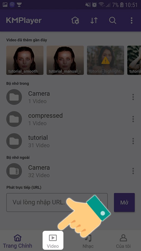 Nhấn vào mục Video trên ứng dụng