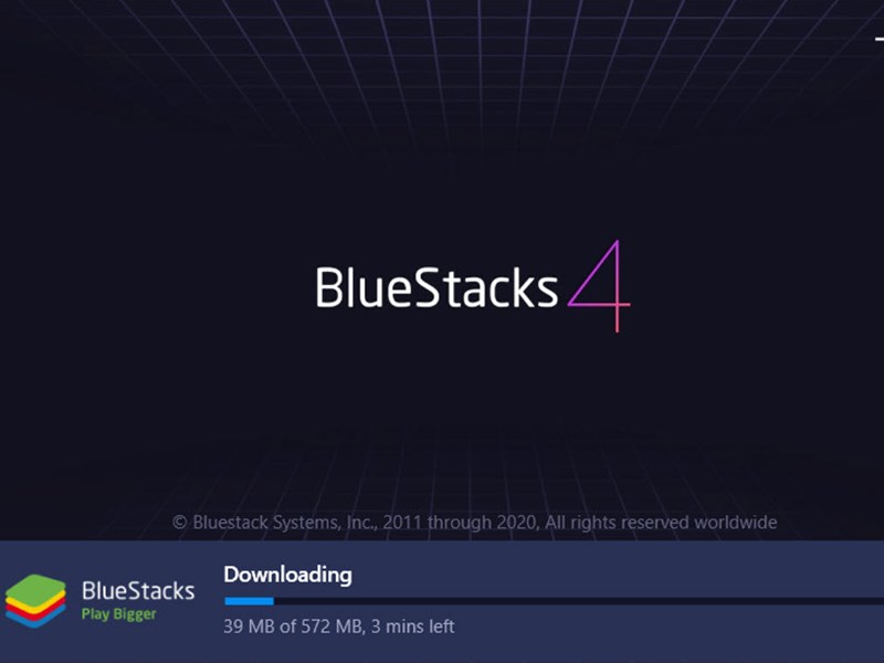 Chờ BlueStacks tự động tải xuống tập tin cần thiết và cài đặt