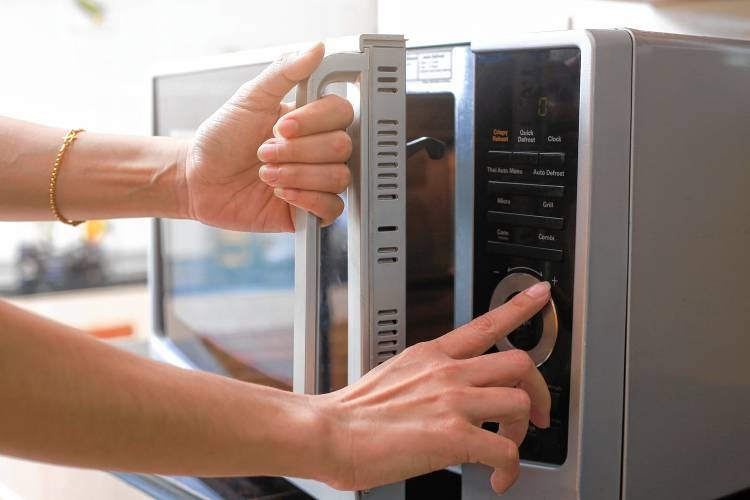 Mẹo kiểm tra r&ograve; rỉ bức xạ của l&ograve; vi s&oacute;ng chỉ với v&agrave;i bước đơn giản