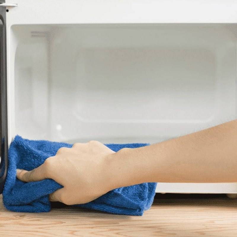 Vệ sinh l&ograve; vi s&oacute;ng dễ d&agrave;ng