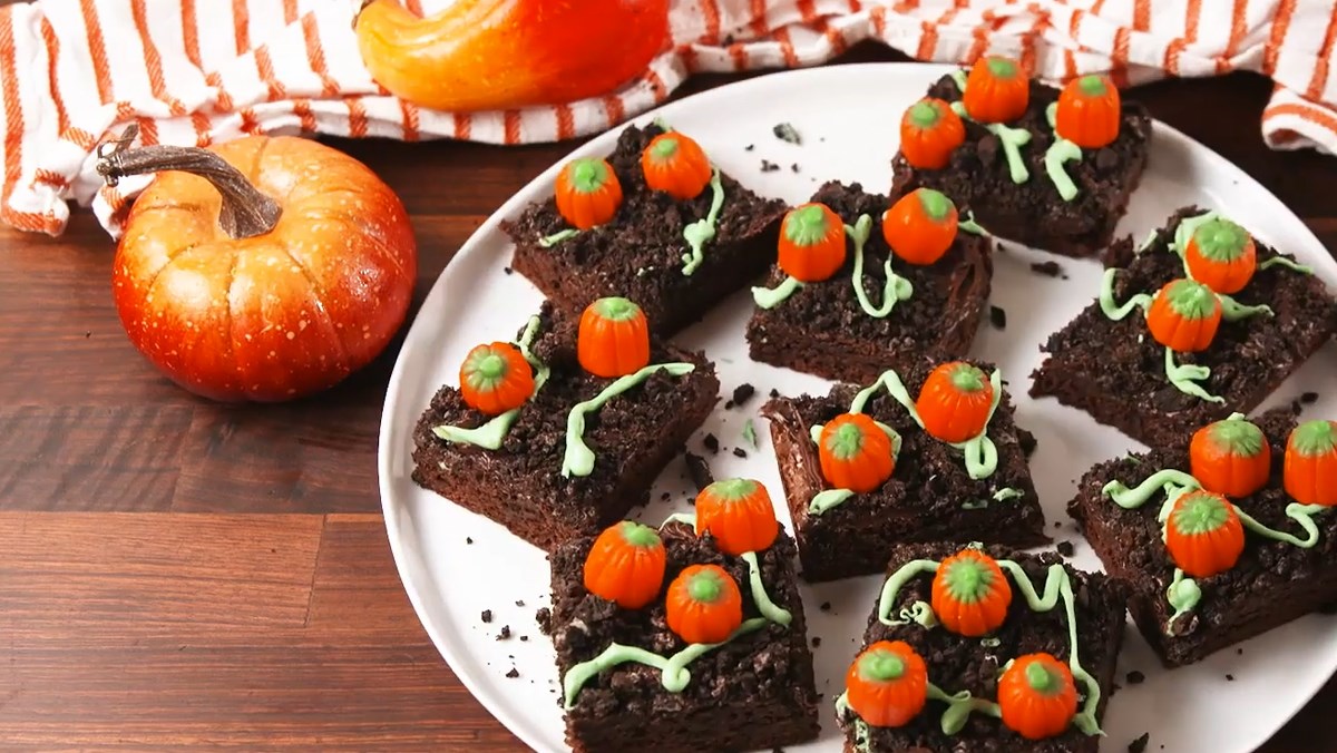 2 cách làm bánh brownie con ma và brownie bí đỏ cho ngày Halloween