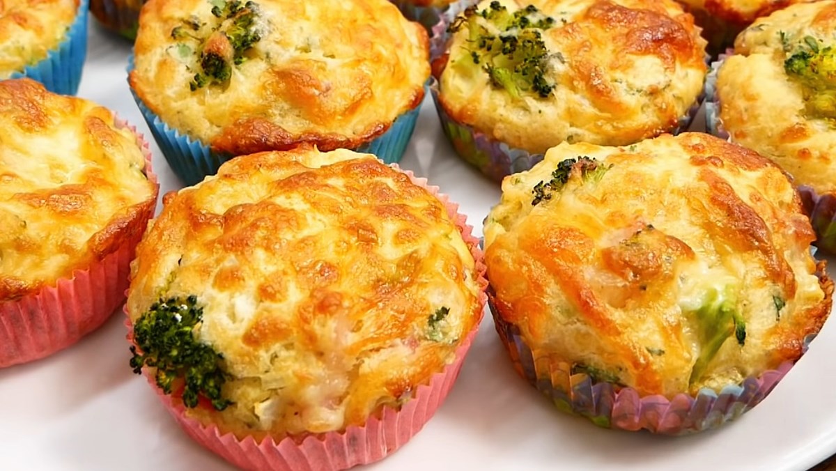 2 cách làm bánh muffin bông cải và cà rốt