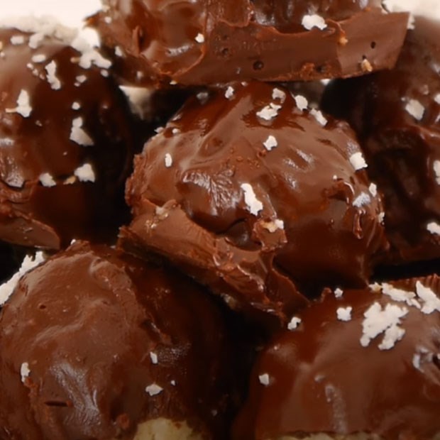 Cách làm kẹo dừa nạo phủ chocolate béo ngậy, ngon tuyệt