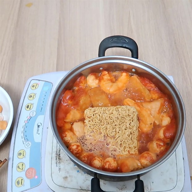 2 cách nấu lẩu tokbokki vừa đơn giản vừa dinh dưỡng tại nhà