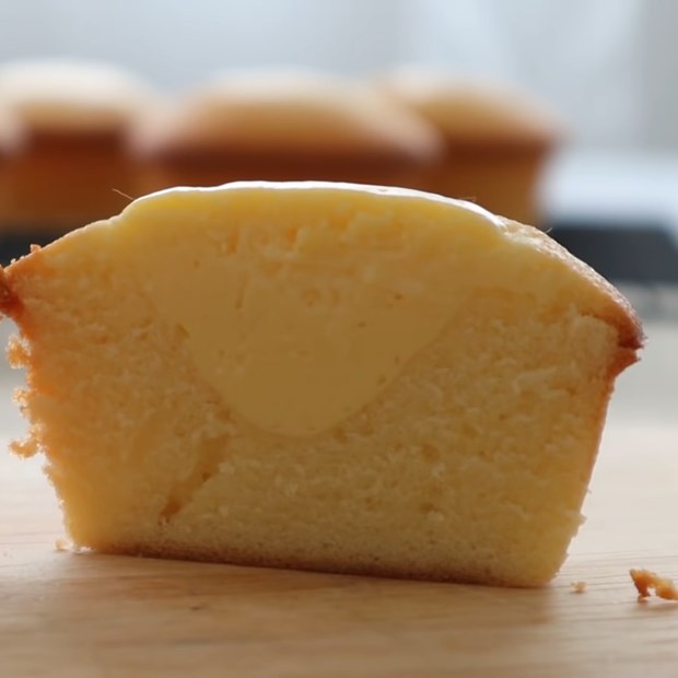 Cách làm bánh muffin nhân kem phô mai tan chảy thơm ngon, đơn giản