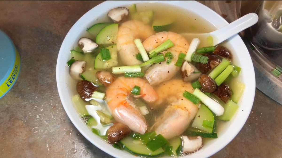 Canh bí ngòi nấu nấm